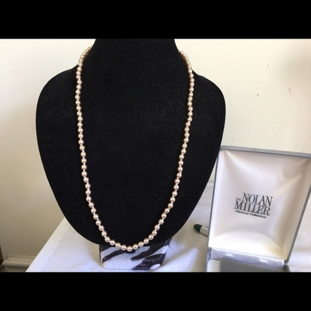 𝅺NOLAN Miller Glamour Faux Pearl Necklace in box